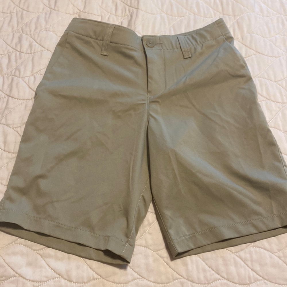 Under Armour boy shorts loose
